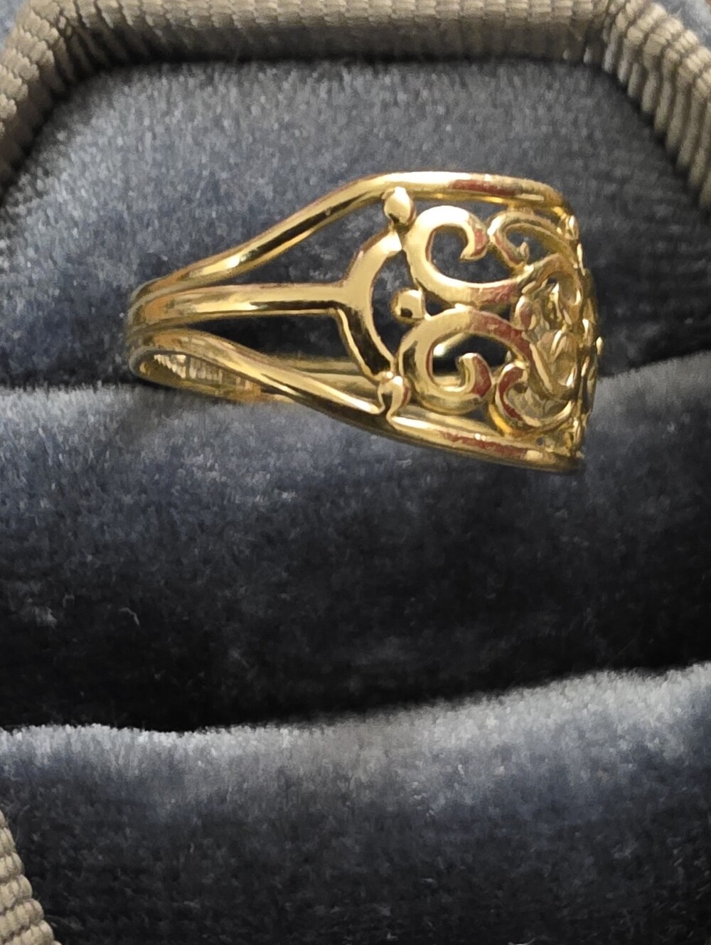 14k Filigree Yellow Gold Ring - Picture 4 of 12